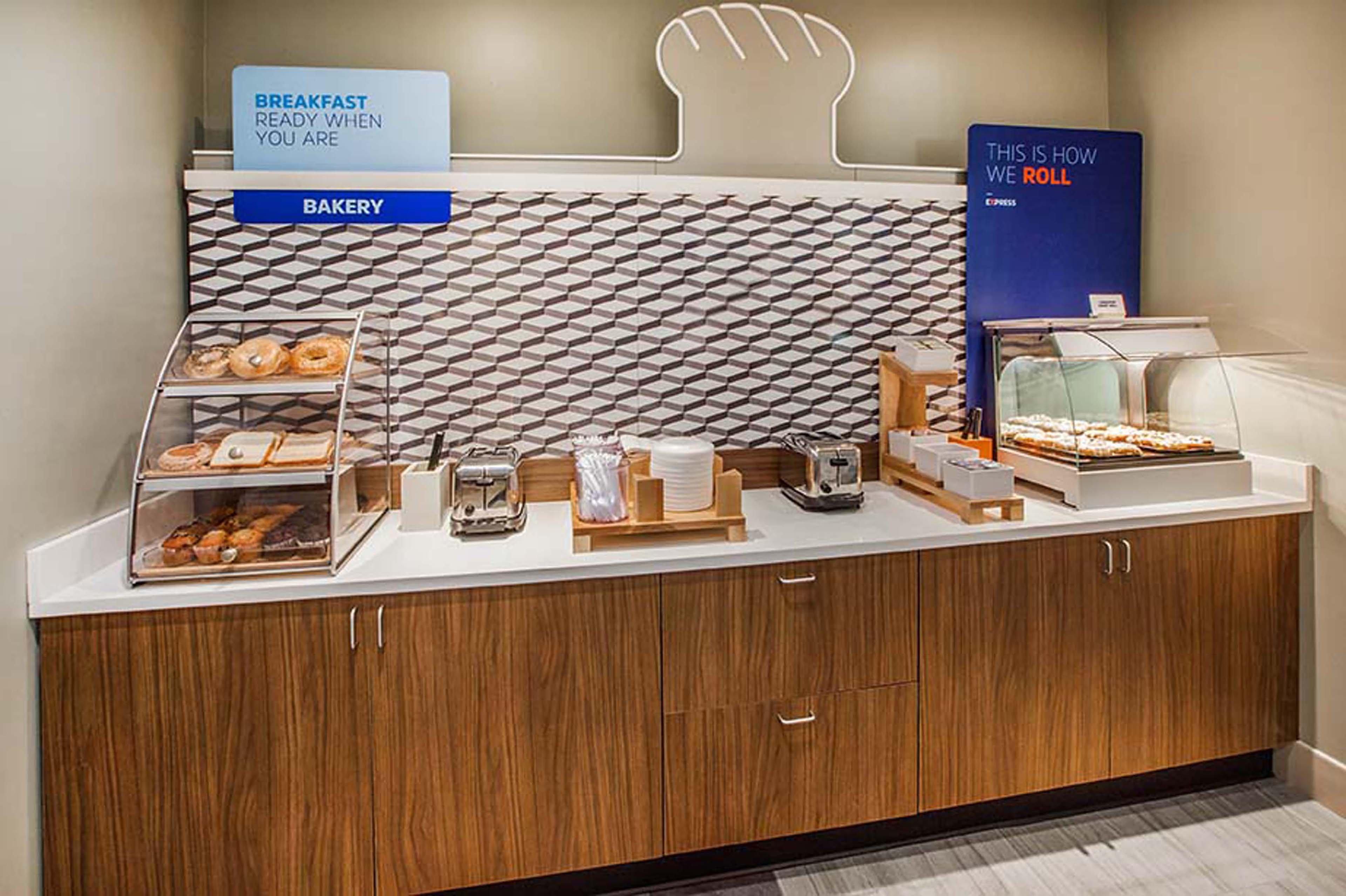 Holiday Inn Express Boston Brockton By Ihg Exterior foto